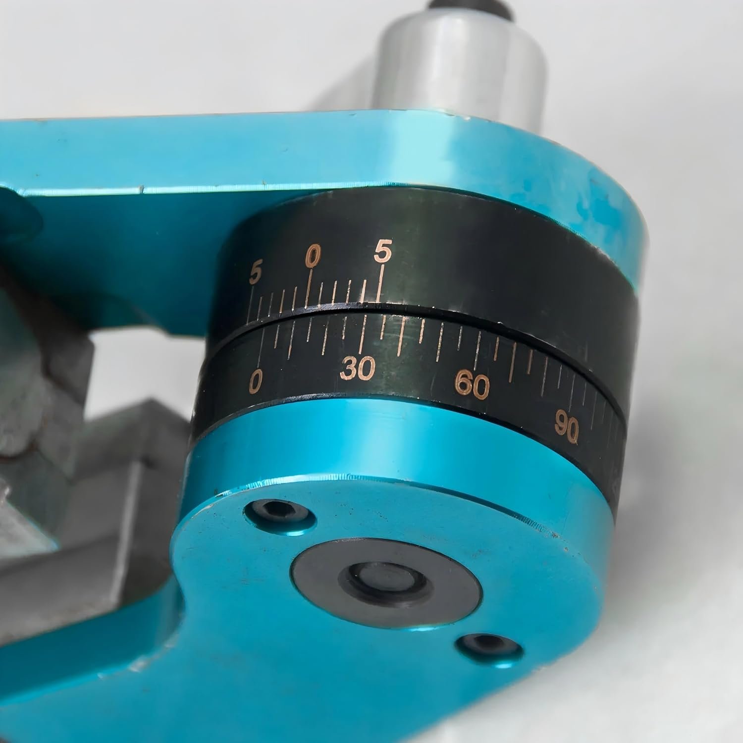 Strong Hand Tools Adjust-O, Magnetic Angle Square, Adjustable 30° – 275°, Two On/Off Switches, Machined Flat Surfaces, V-Groove Surface for Round/Square Tubing, MAV120 - Image 4