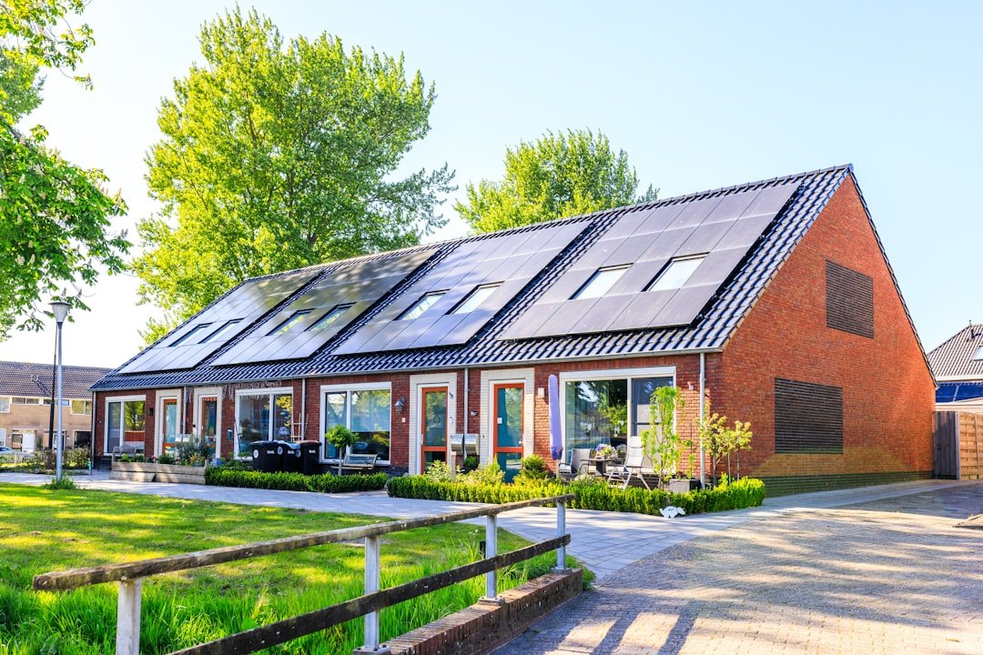 How Much Solar Power Does the Average Home Need?