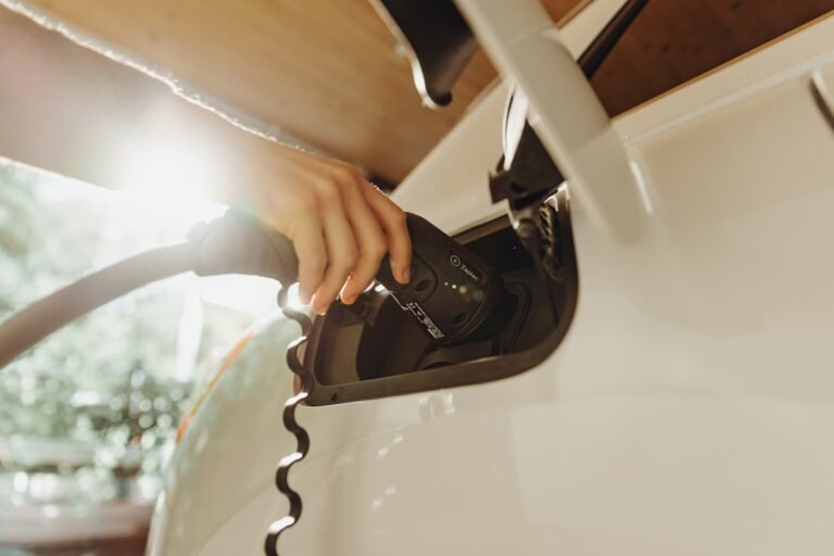 How Solar Power and EV Charging Can Work Together