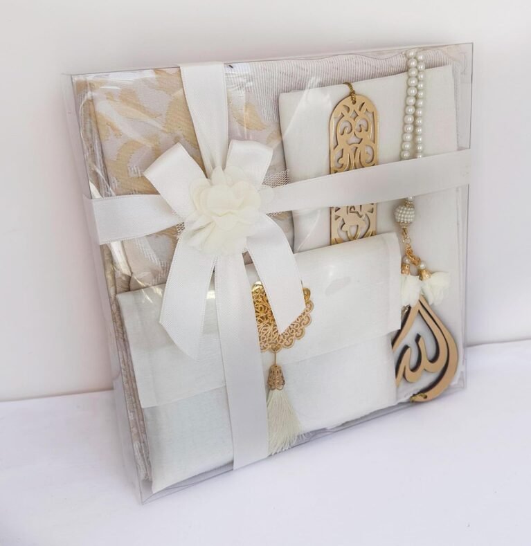 SAIKA Muslim Prayer Rug, 7 in One Gift Set, Prayer Mat Surah Book, Tasbeeh, Scarf, Surah Case, Bookmark, Car Mirror Hanger, Prayer Beads,Islamic Gift for Umrah, Hajj, Wedding, Janamaz (Cream)
